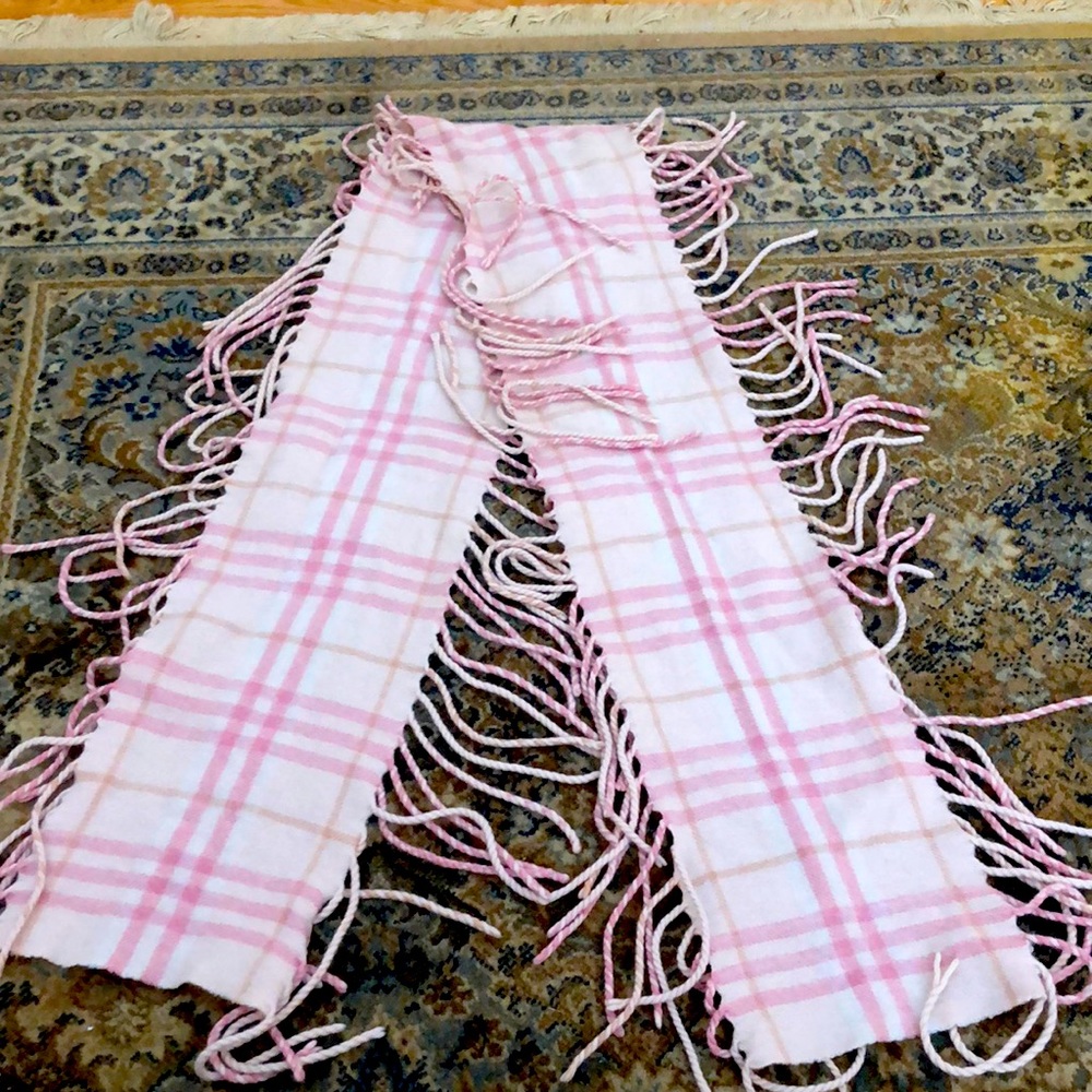 EUC Burberry happy scarf in cashmere